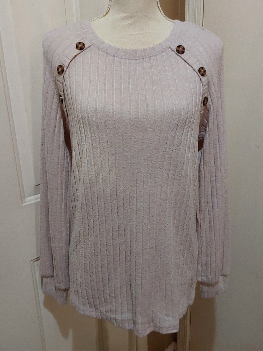 🌺 NWT Automet Pinky-Beige Button-Accent Knit Sweater